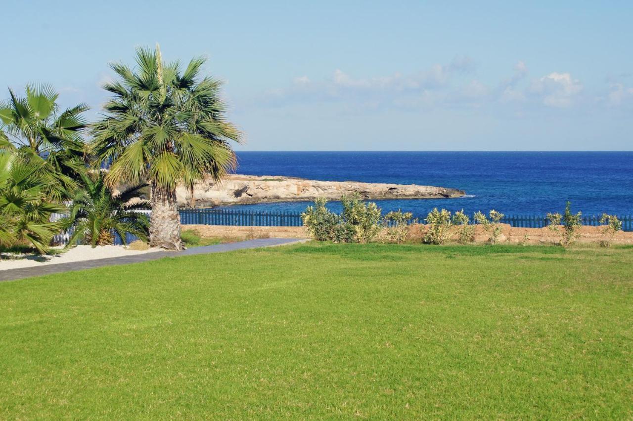 Gabriela - Coralli Beachfront Apartment Protaras Exterior foto