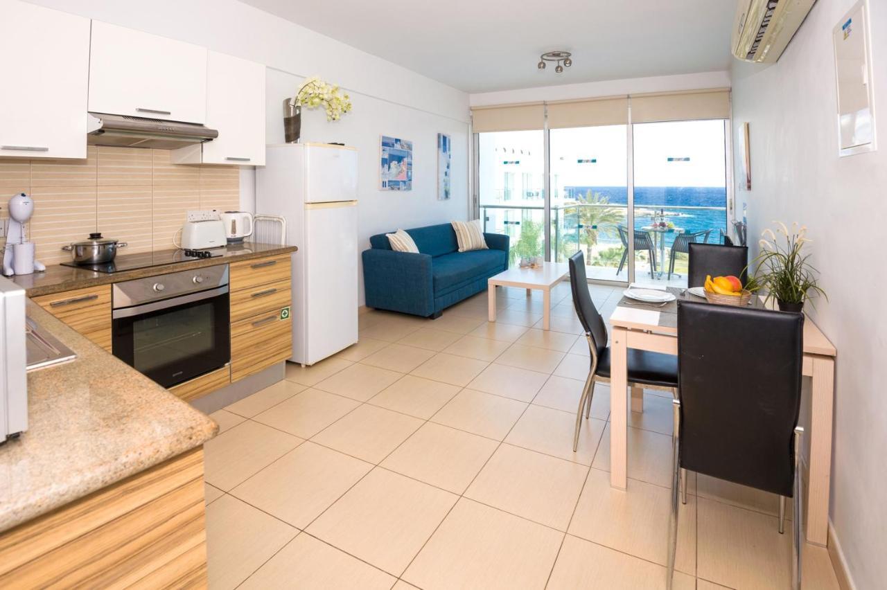 Gabriela - Coralli Beachfront Apartment Protaras Exterior foto