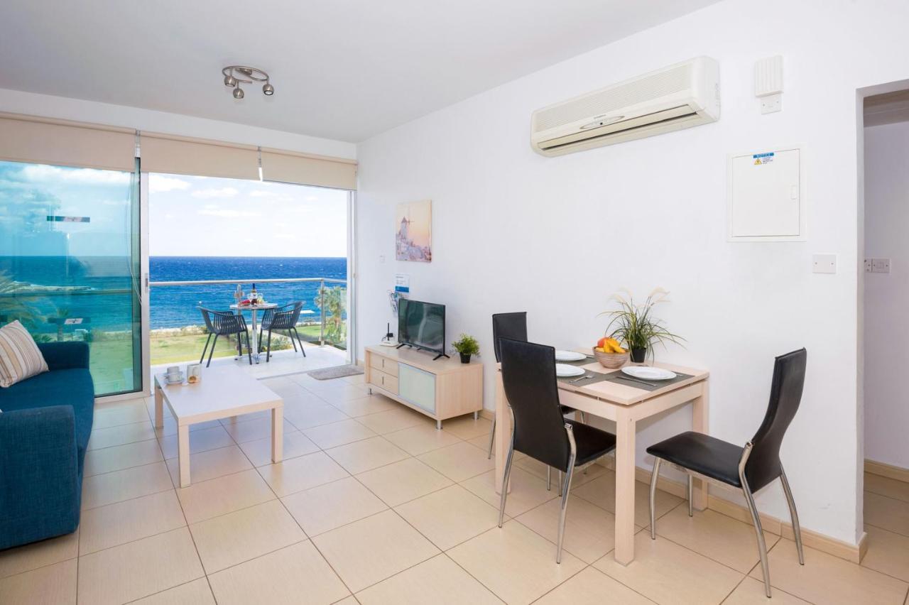 Gabriela - Coralli Beachfront Apartment Protaras Exterior foto