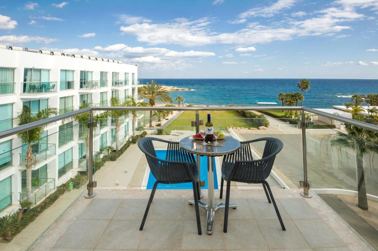 Gabriela - Coralli Beachfront Apartment Protaras Exterior foto