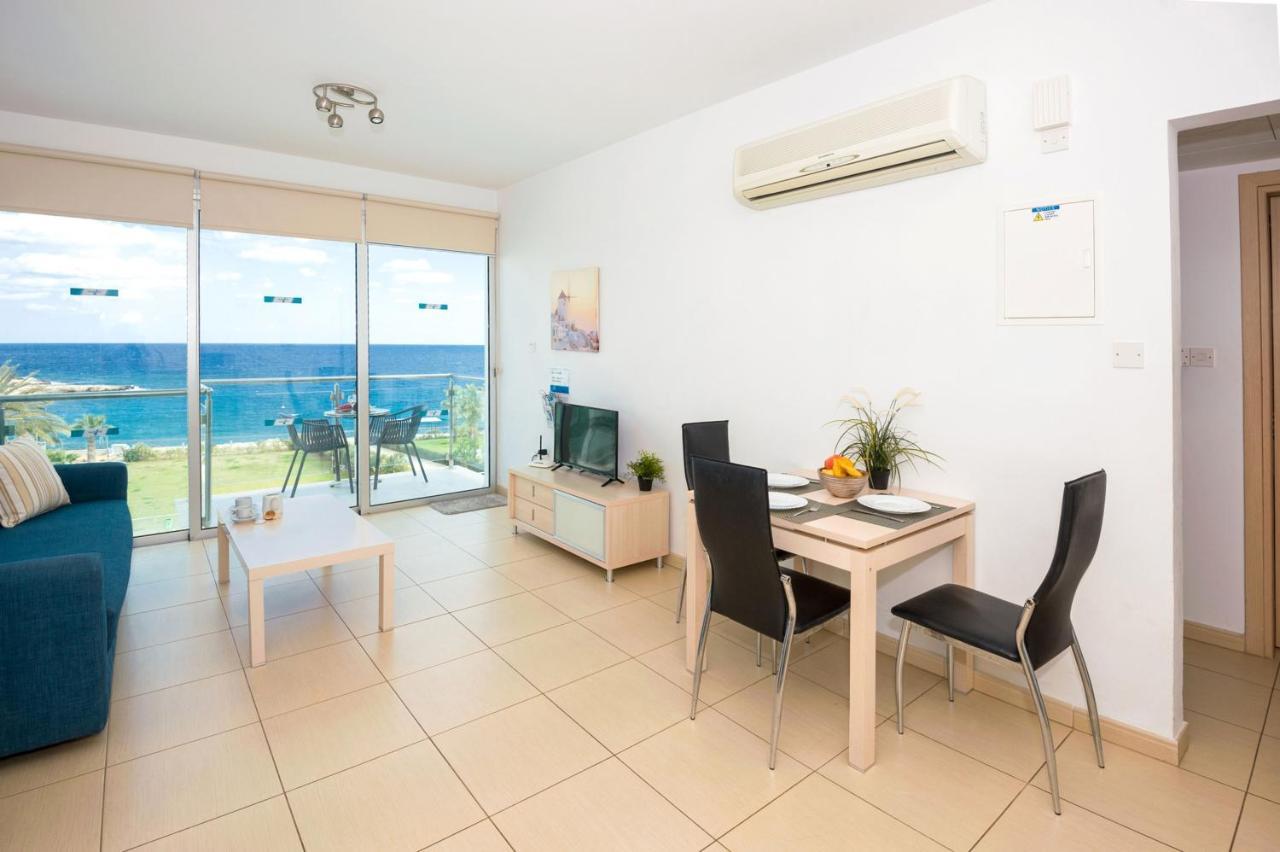 Gabriela - Coralli Beachfront Apartment Protaras Exterior foto