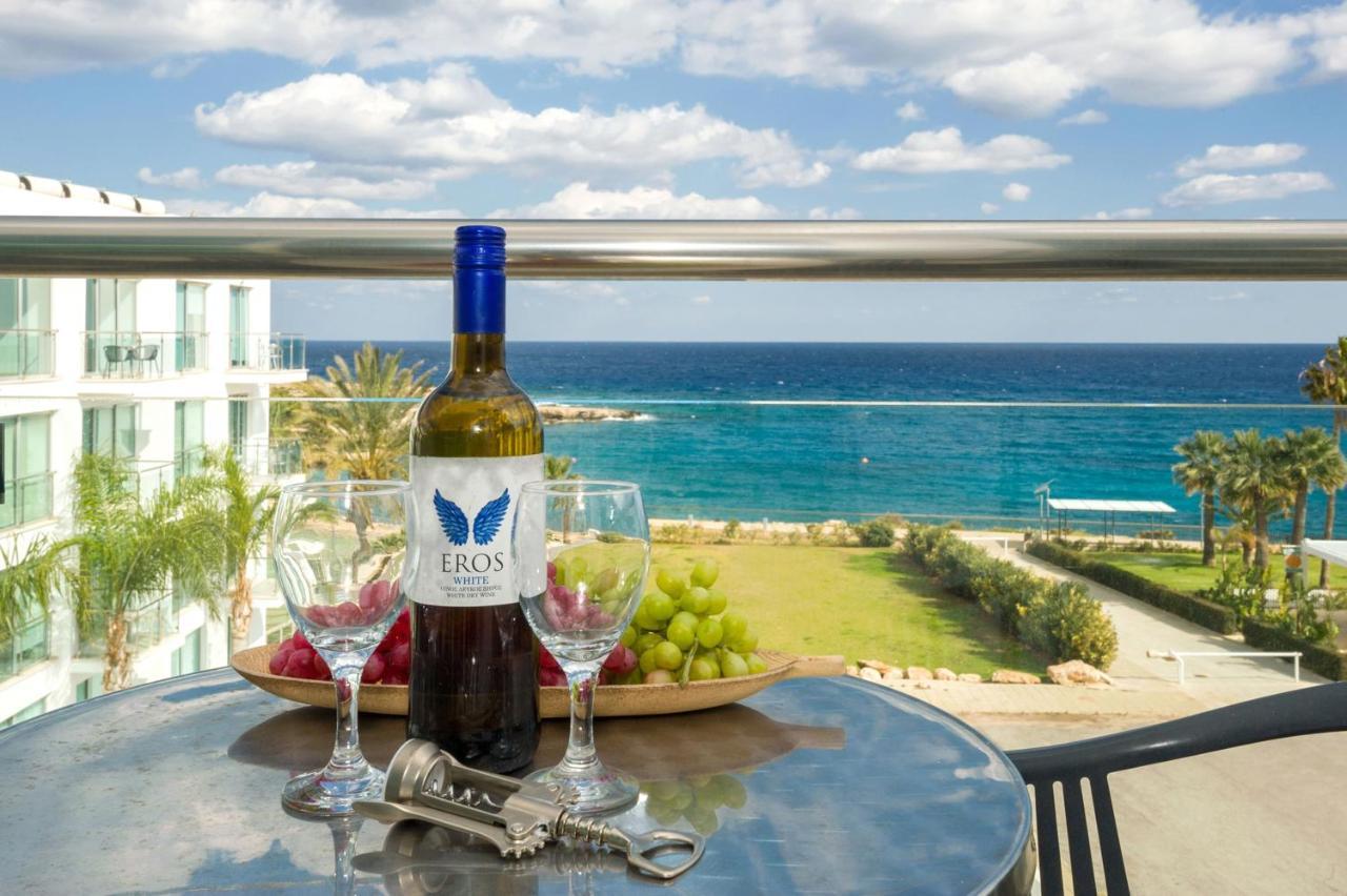 Gabriela - Coralli Beachfront Apartment Protaras Exterior foto