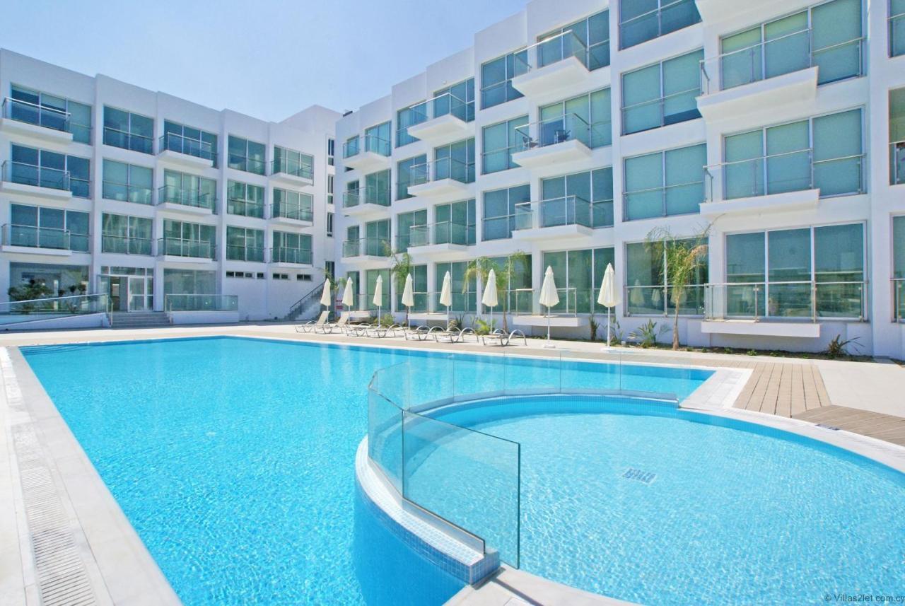 Gabriela - Coralli Beachfront Apartment Protaras Exterior foto