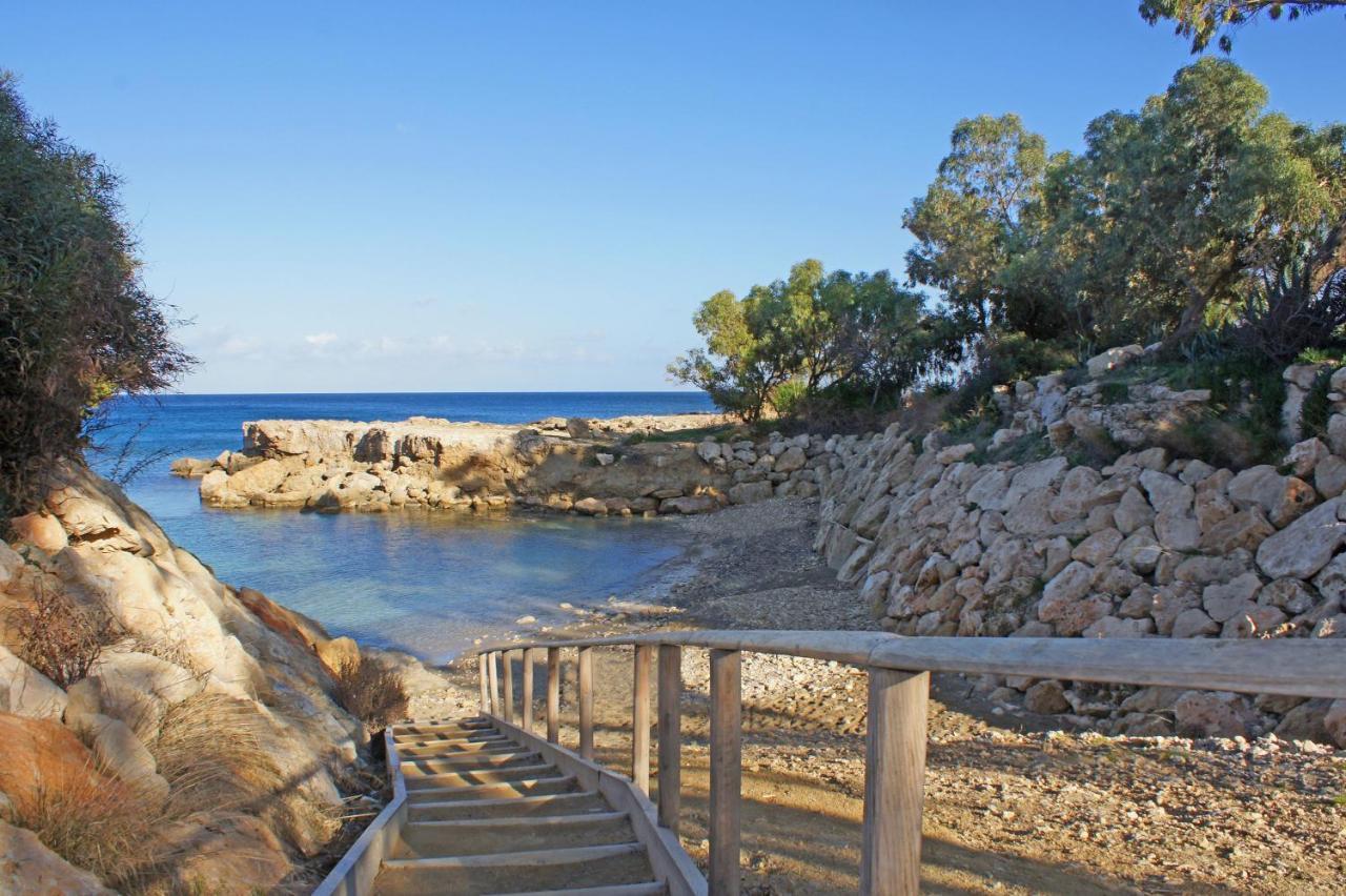 Gabriela - Coralli Beachfront Apartment Protaras Exterior foto