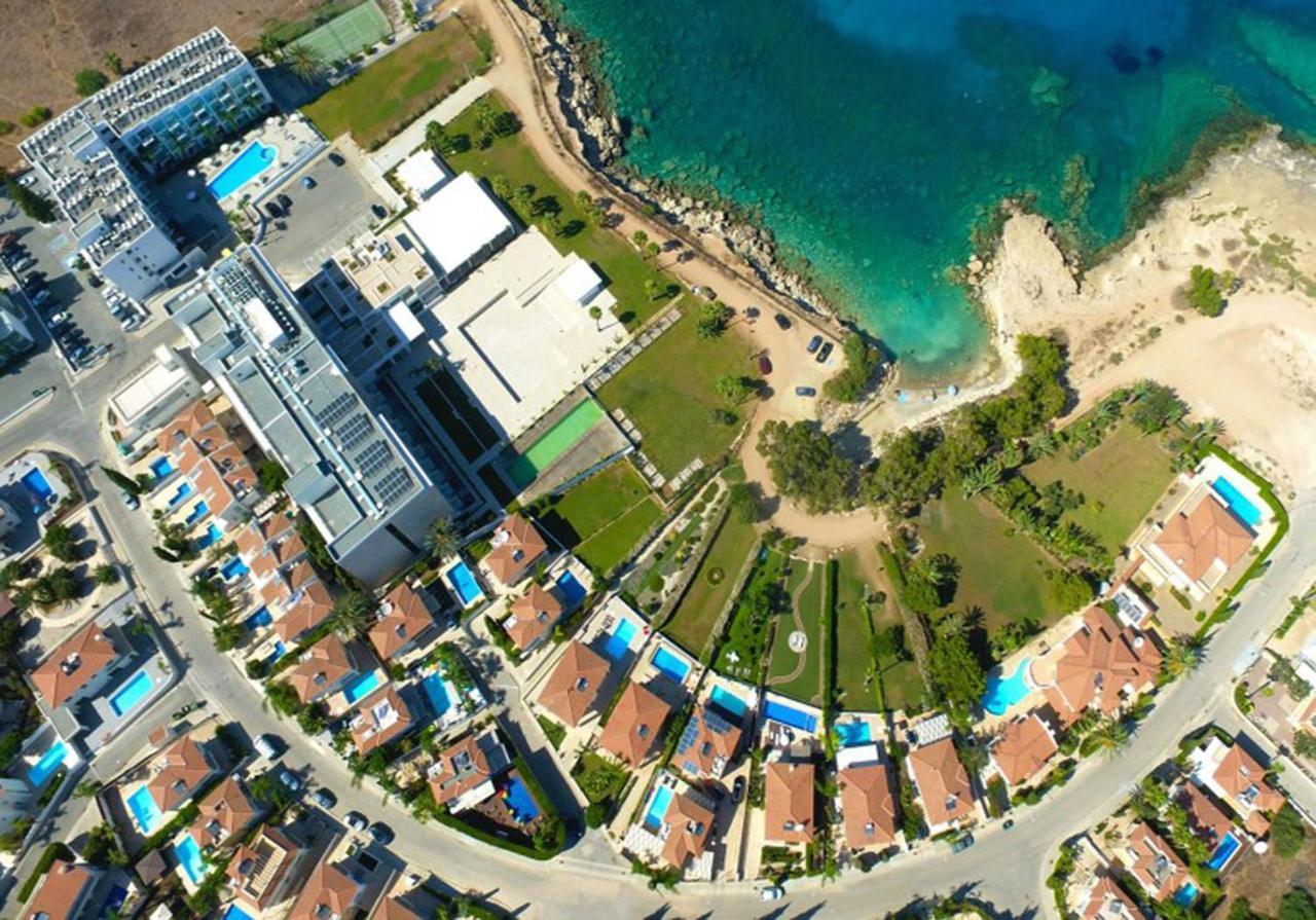 Gabriela - Coralli Beachfront Apartment Protaras Exterior foto