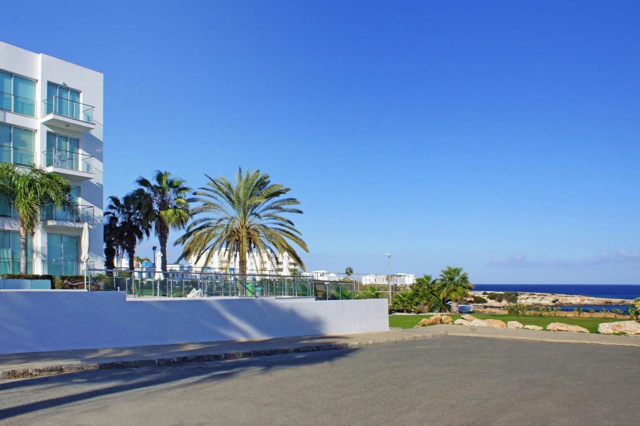 Gabriela - Coralli Beachfront Apartment Protaras Exterior foto