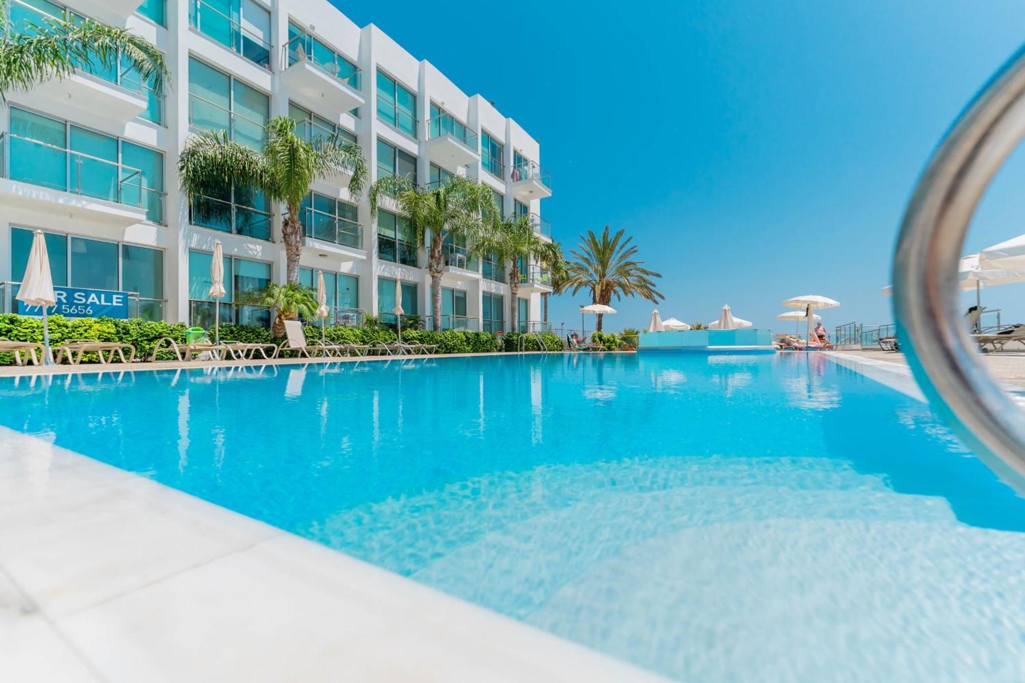Gabriela - Coralli Beachfront Apartment Protaras Exterior foto